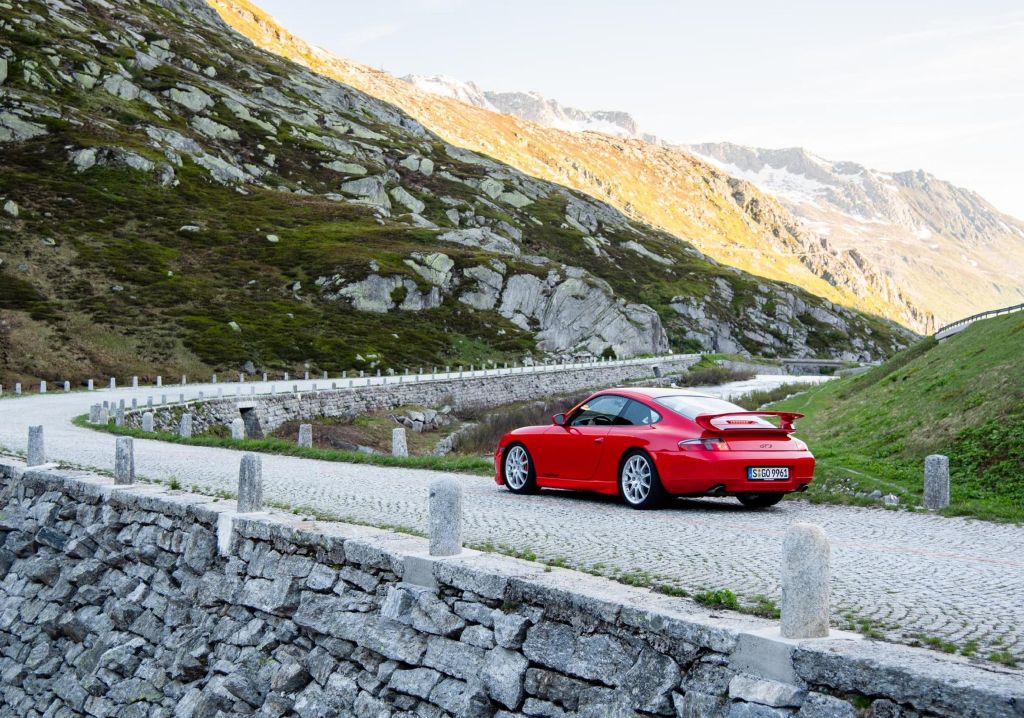 Porsche lansa în 1999 modelul 911 GT3
